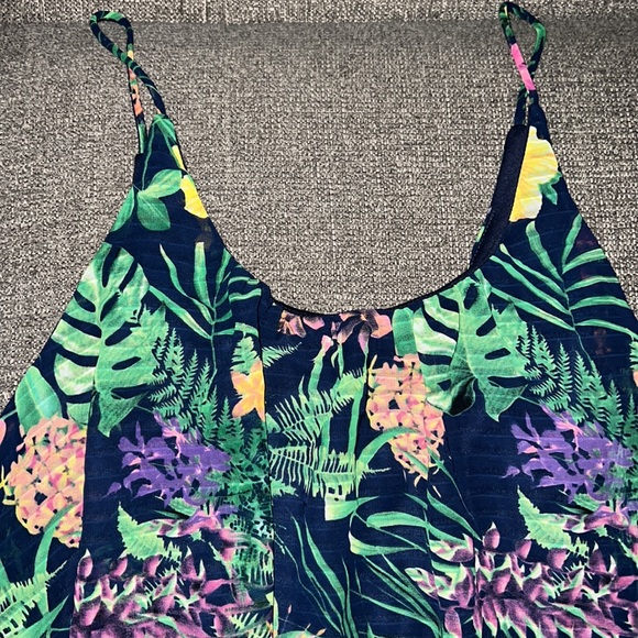 Hawaiian top - Picture 2 of 5